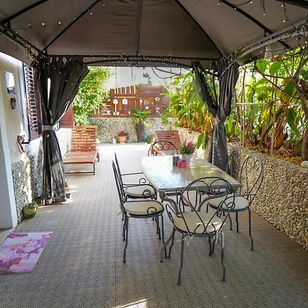Inga With Free Private Parking Appartement