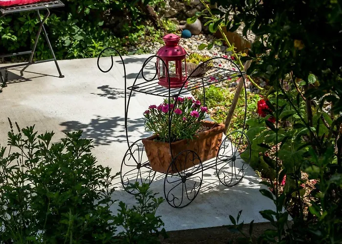 Inga With Free Private Parking Apartment